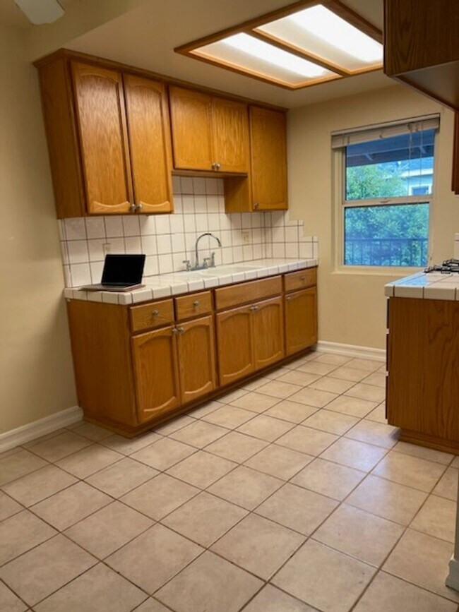 Foto del edificio - 1 bed 1 bath in Fullerton