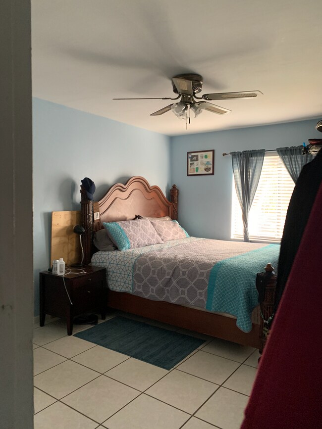 Foto del edificio - ** ANNUAL UNFURNISHED RENTAL ** - SPRINGWOOD - NEAR WINTERPARK AND EAST NAPLES MIDDLE SCHOOL***GR...