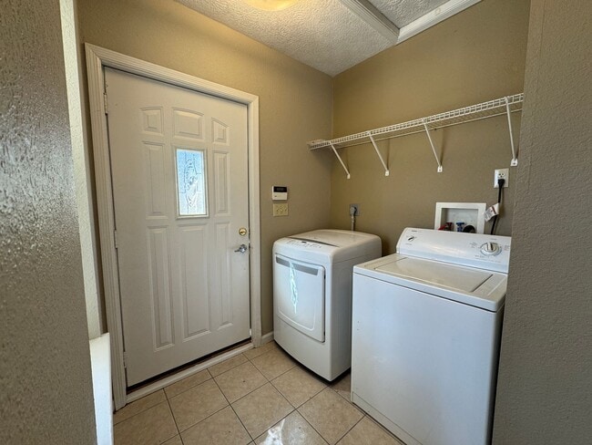 Building Photo - Quaint Three Bedroom Home with an Oversized Tub!