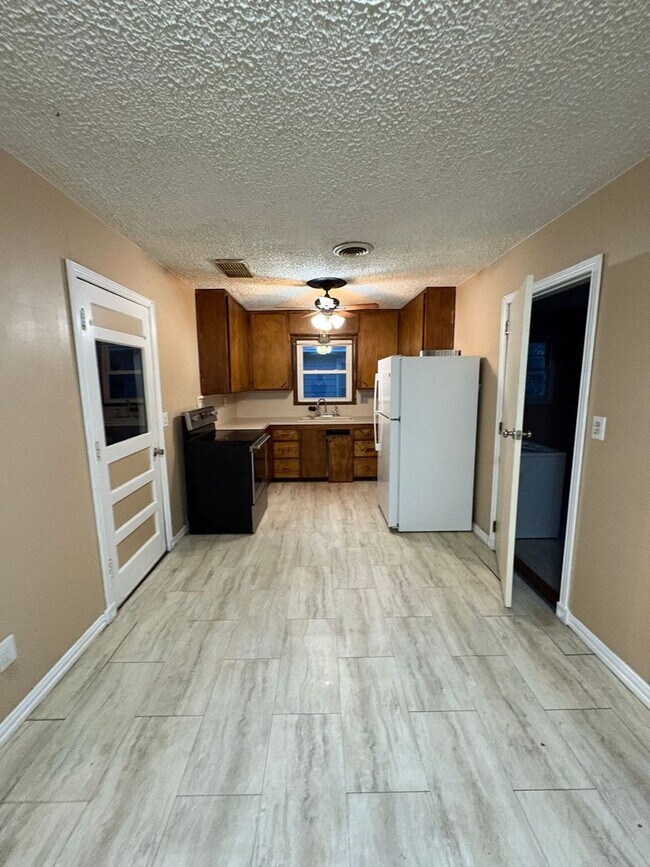 Foto del edificio - 1617 N Meadowbrook Dr