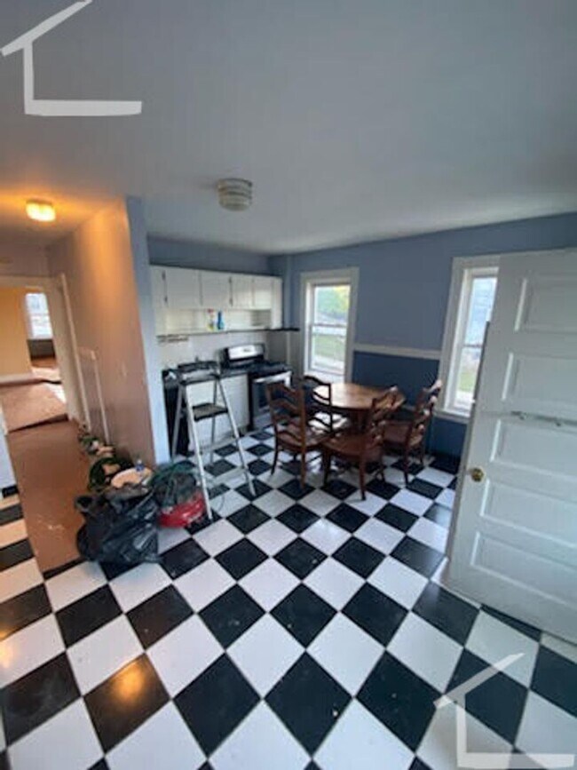 Foto del edificio - Great Value 3-Bed/1.5 Bath Brighton - Laundry in Unit!