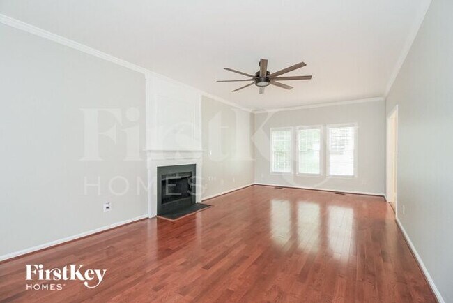 Foto del edificio - 6845 Greenbrook Dr