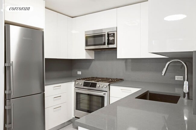 Building Photo - 111 E 115th St