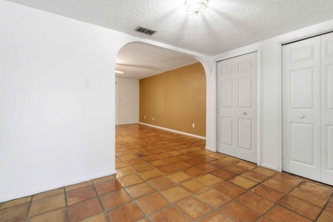 Foto del edificio - 2107 Hidden Grove Ln