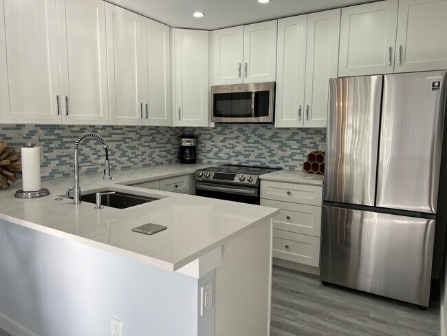 Building Photo - 647 Waterside Dr