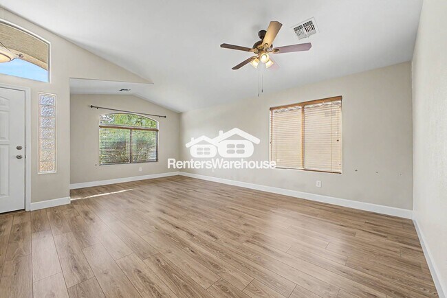 Foto del edificio - 29169 N Rosewood Dr