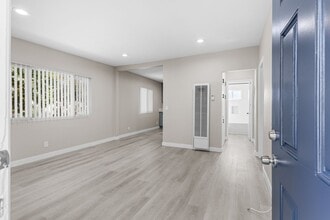 Building Photo - 113 S Lillie Ave