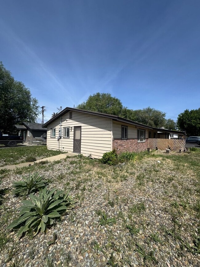 Building Photo - Spacious Home Near Hospital