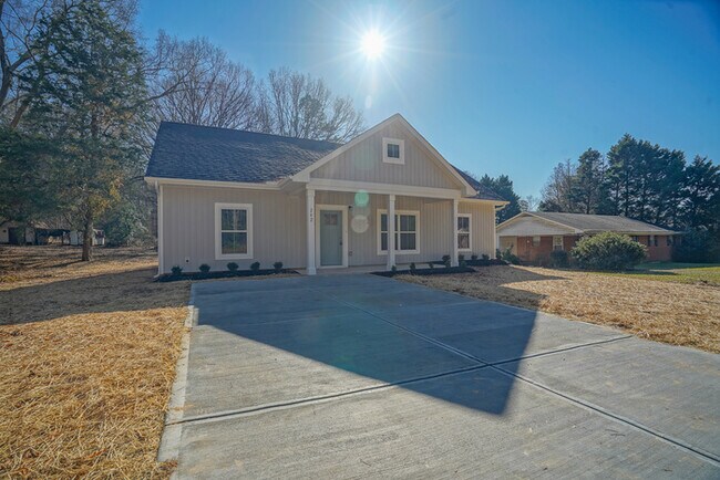 Building Photo - 242 Acorn Acres Rd