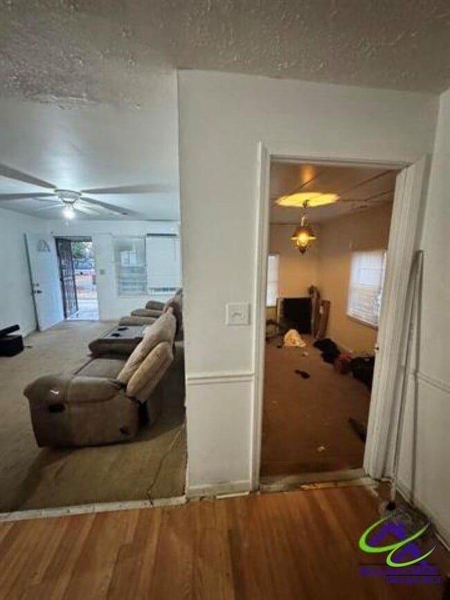 Building Photo - 306 Kingsbury Cir
