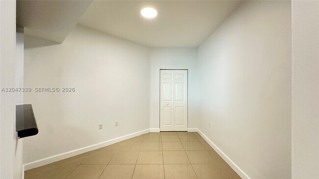 Foto del edificio - 140 S Dixie Hwy