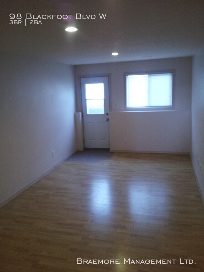 98 Blackfoot Blvd W, Lethbridge, AB T1K 7N7 House for Rent in