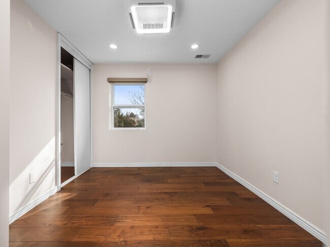 Foto del edificio - 2885 E Loran Heights Dr