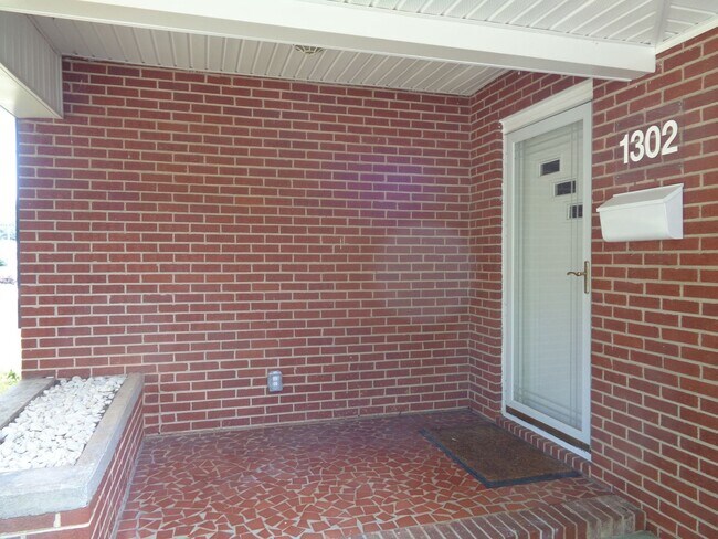 Foto del edificio - Ardmore-Brick House for Rent on Miller St.