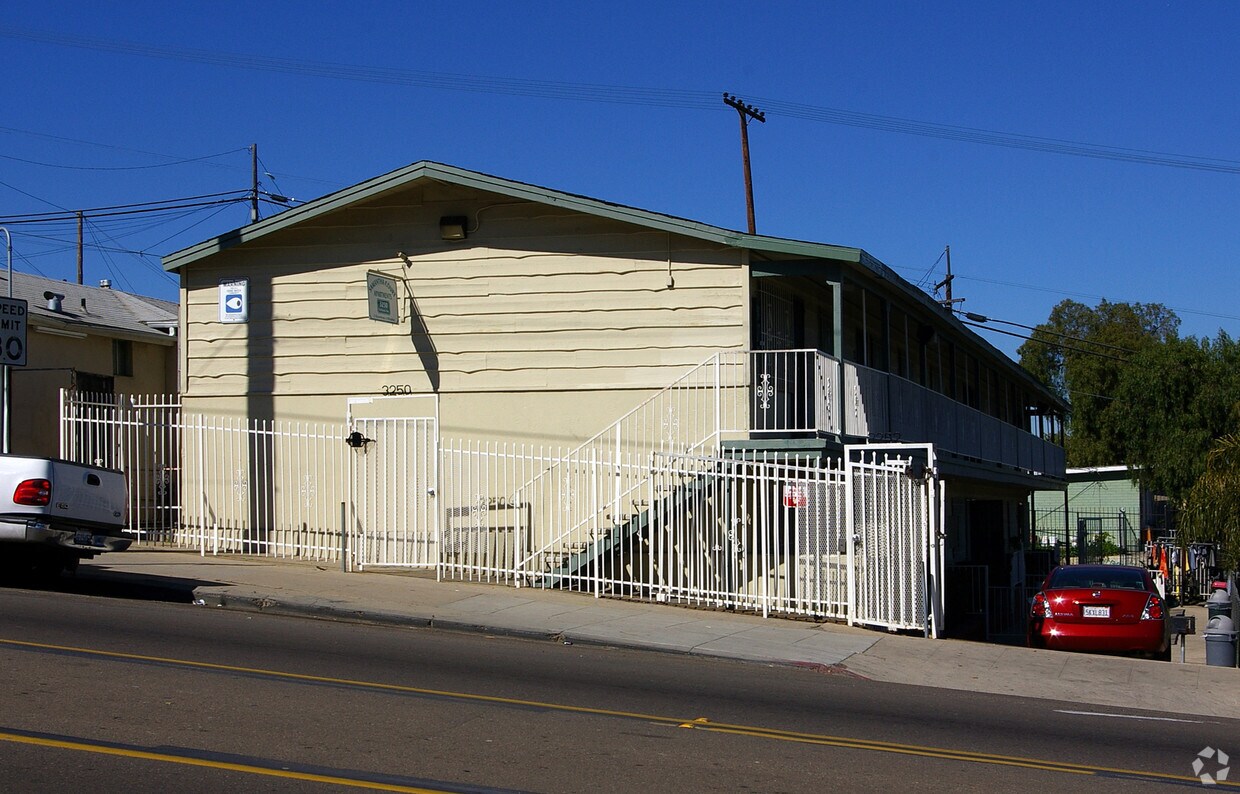 Building Photo - Samantha Court