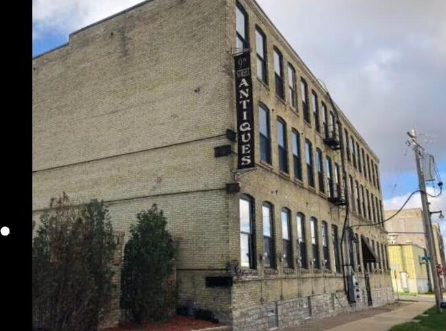 Building Photo - 602 S 9th St