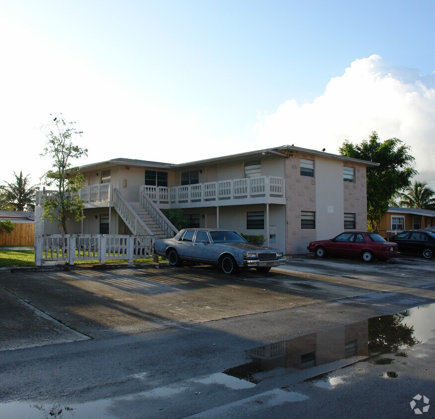 Primary Photo - 3770 SW 59th Ave