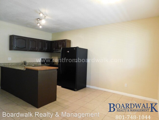 Building Photo - 2 br, 1 bath House - 3689 S 2200 W #109
