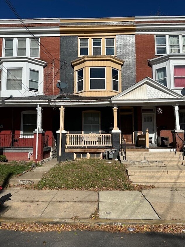 Primary Photo - 735 E Chestnut St