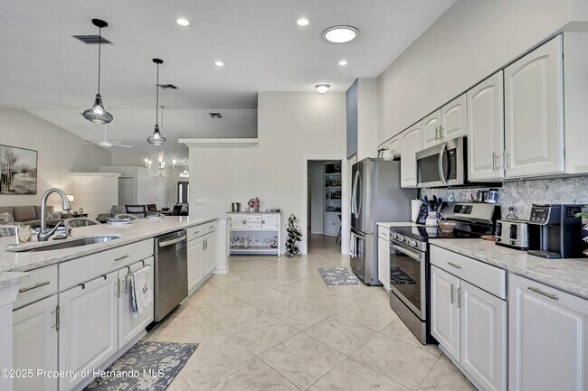 Foto del edificio - 2368 Fairskies Dr