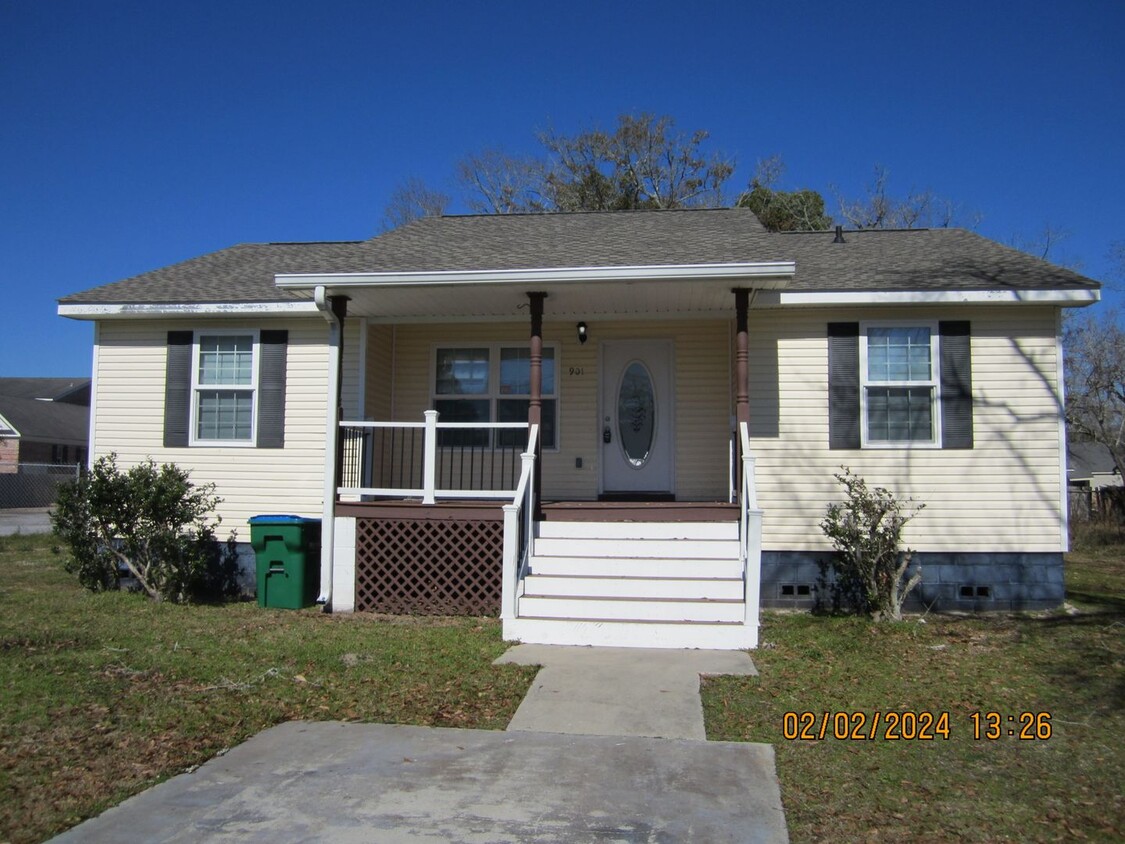 Foto principal - Nice 3BR, 1.5BA Home in Pascagoula!