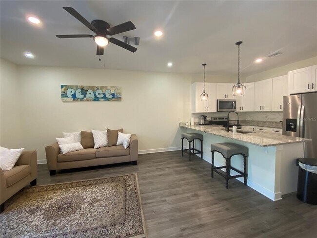 Foto del edificio - 11974 Tetzel Ave