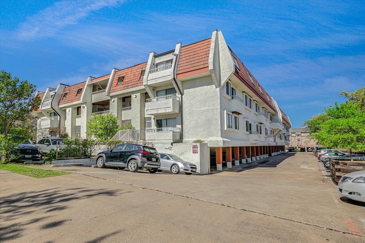 Building Photo - 3115 Helms St