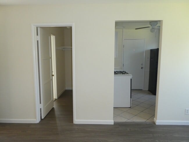 Foto del edificio - 6222 Hazeltine Ave