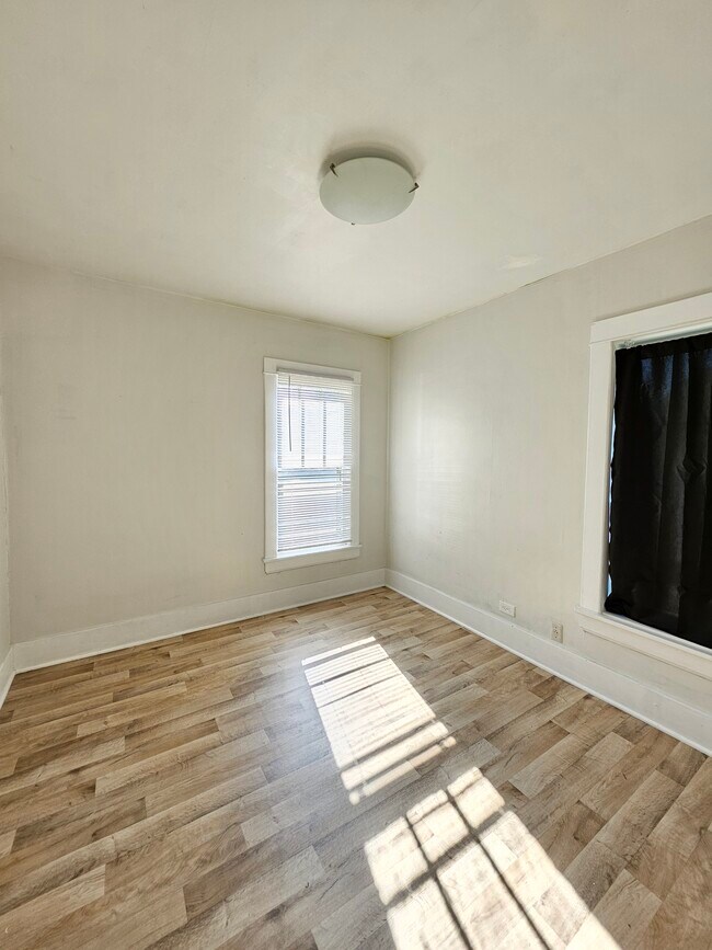 Building Photo - 616 Lee St