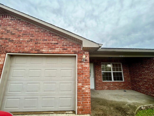 Building Photo - 63020 E 285 Ct