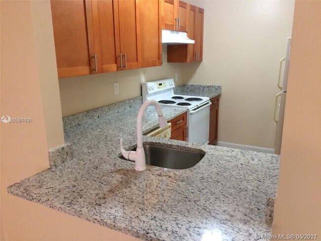 Foto del edificio - 1009 Twin Lakes Dr