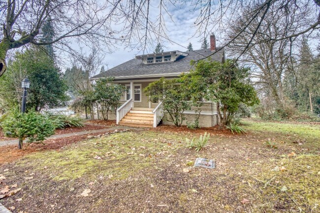 Building Photo - 316 Maple St