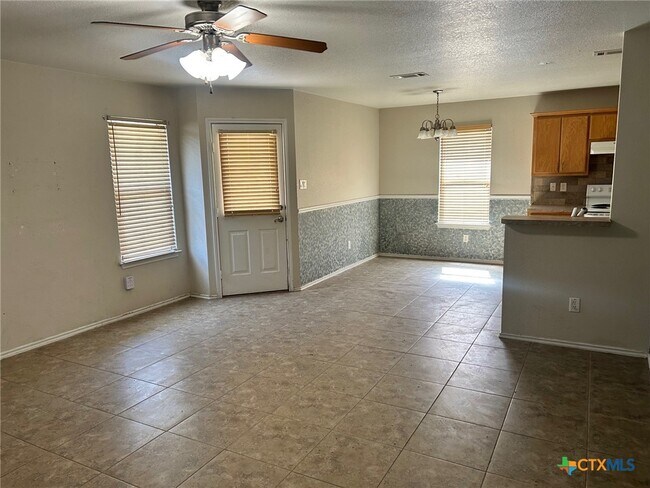 Foto del edificio - 604 Redbud Dr