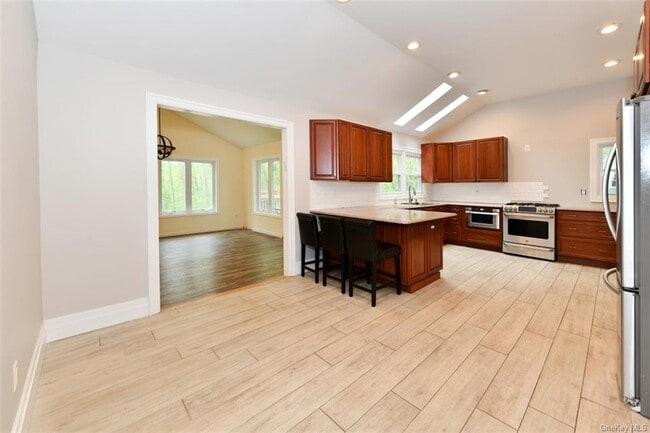 Building Photo - 11 Brookview Blvd