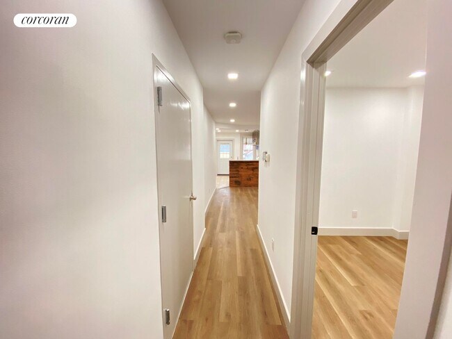 Foto del edificio - 122-08 Hillside Avenue