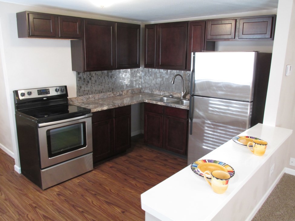 Bar counter new cabinets - Radcliff Apartment Homes.com