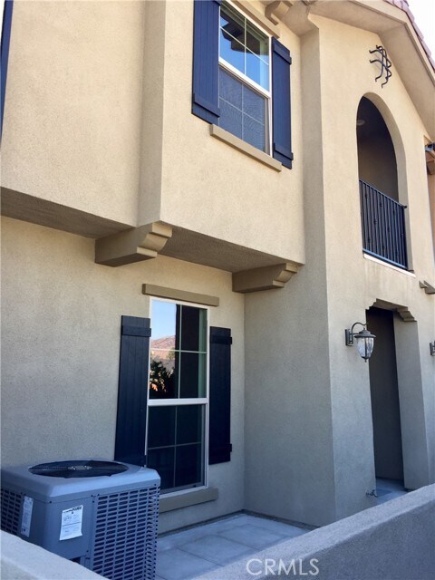 Building Photo - 338 N Azusa Ave