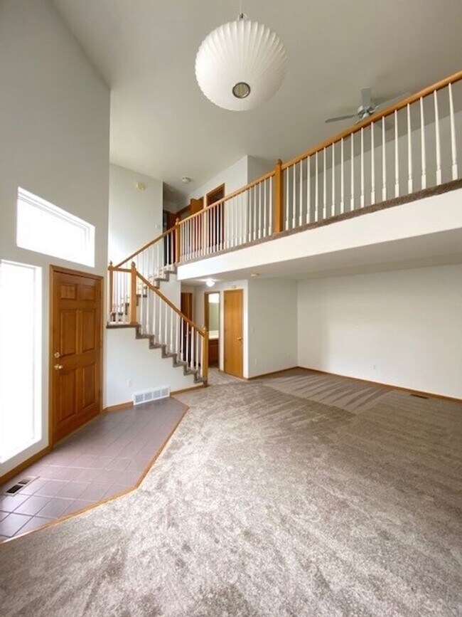 Foto del edificio - Large 3 Bedroom, 2.5 Bath Townhome with 2 car attached garage in Northwest Loveland, CO