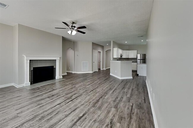 Building Photo - 7010 Apple Oak Ct