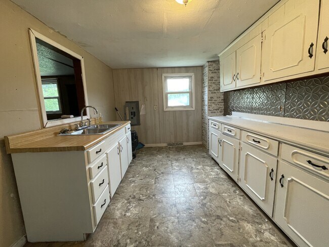 Foto del edificio - 1165 Hawkins Rd