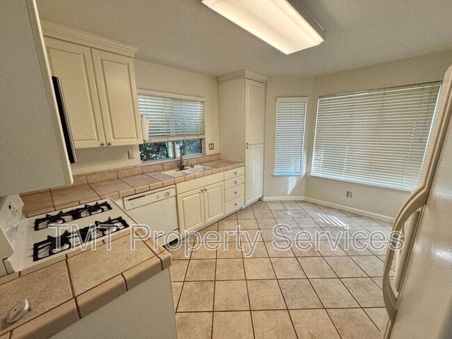 Building Photo - 204 Sapphire Ct