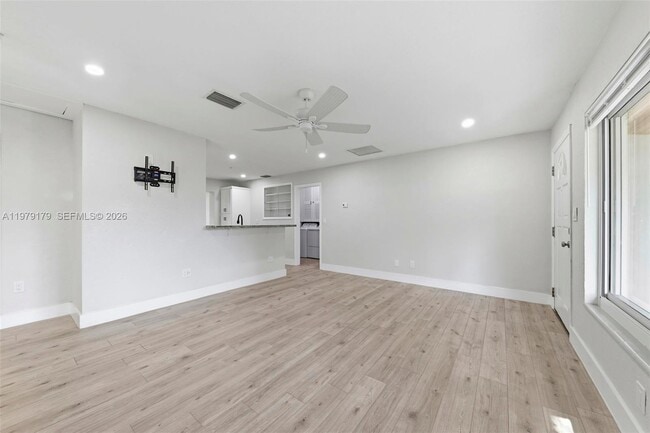 Foto del edificio - 4561 SW 25th Ter