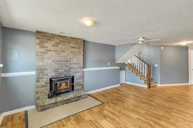 Foto del edificio - Spacious 4-Bed, 2-Bath