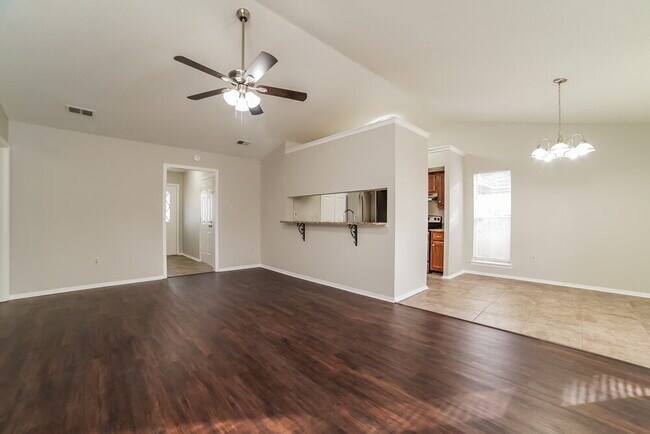 Foto del edificio - 3421 Laurelwood Dr
