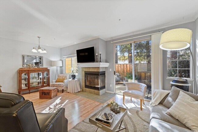 Liv. Rm. - 20 Manchester Ln