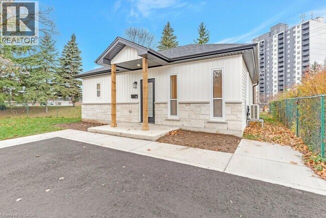 Building Photo - 67 Kimberly Crescent