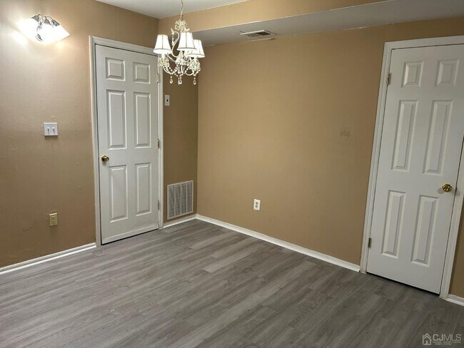 Building Photo - 379 College Dr