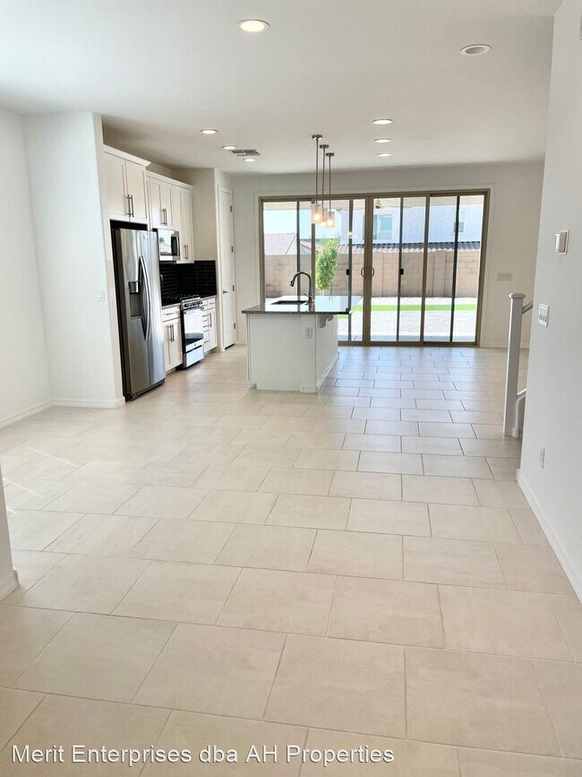 Foto del edificio - 4 br, 3 bath House - 19663 W EXETER BLVD