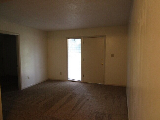 Building Photo - 6180 Circle Dr