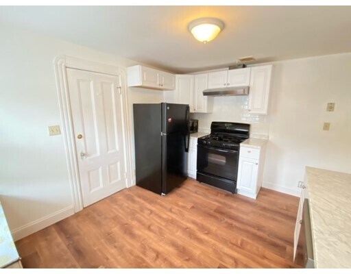 Building Photo - 133 Mt Vernon St